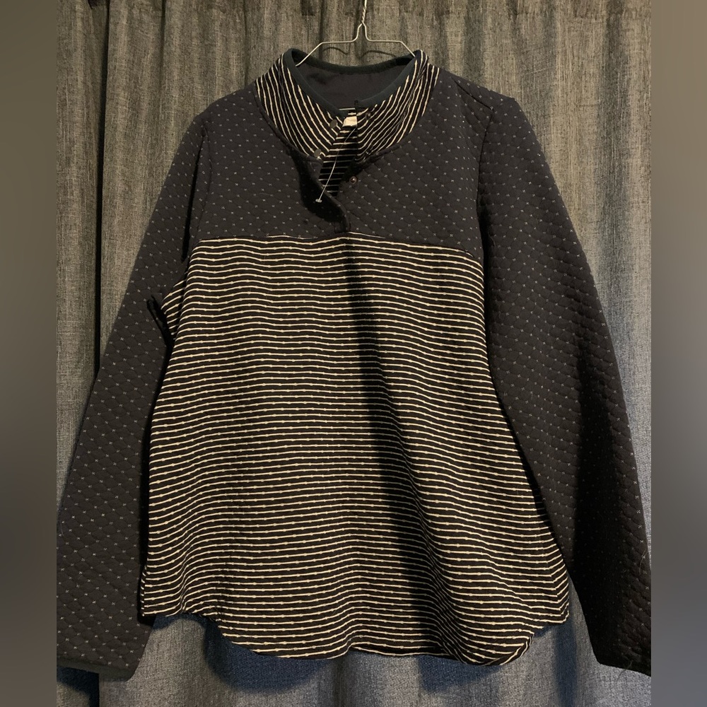 Women’s Blue stripe quarter button sweatshirt size 1 NWOT
